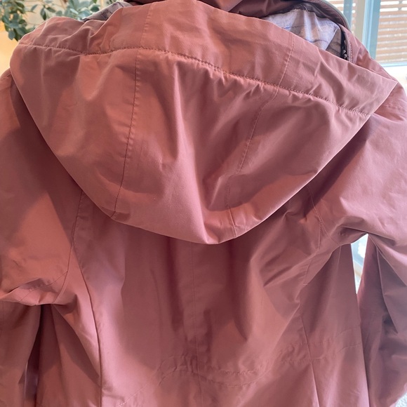 Lululemon Rain Jacket - Picture 8 of 12